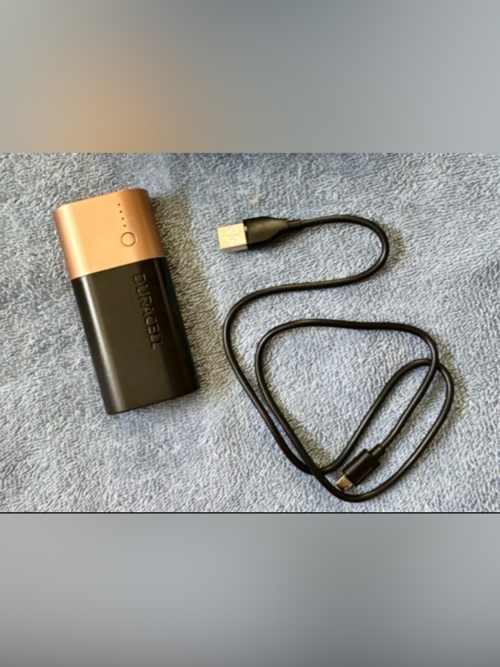 Duracell Model PB2 Power Bank 6700mAh Fast Charge MicroUSB Cable 5V 2.4A 24.3Wh